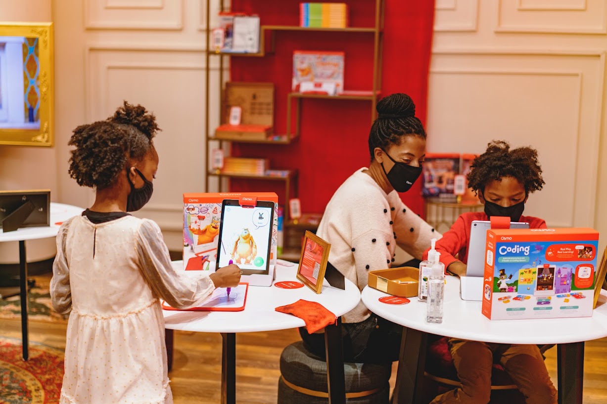 Osmo and Amazon Store NYC Unveil Retail Experience to LevelUp Holiday