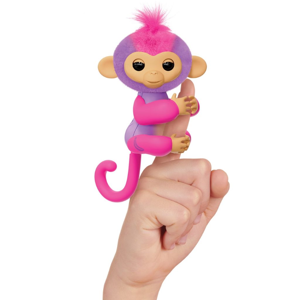 Fingerlings WowWee 2023_Charli_On_Finger