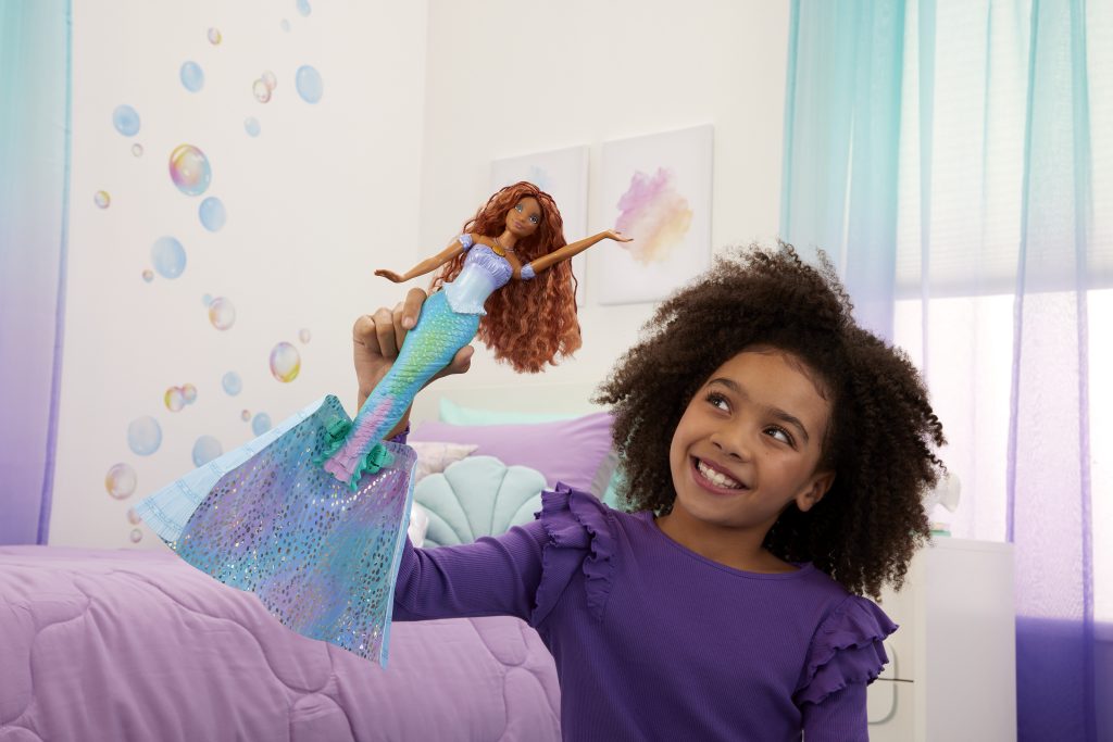 Transforming Ariel Doll Lifestyle _Credit Mattel